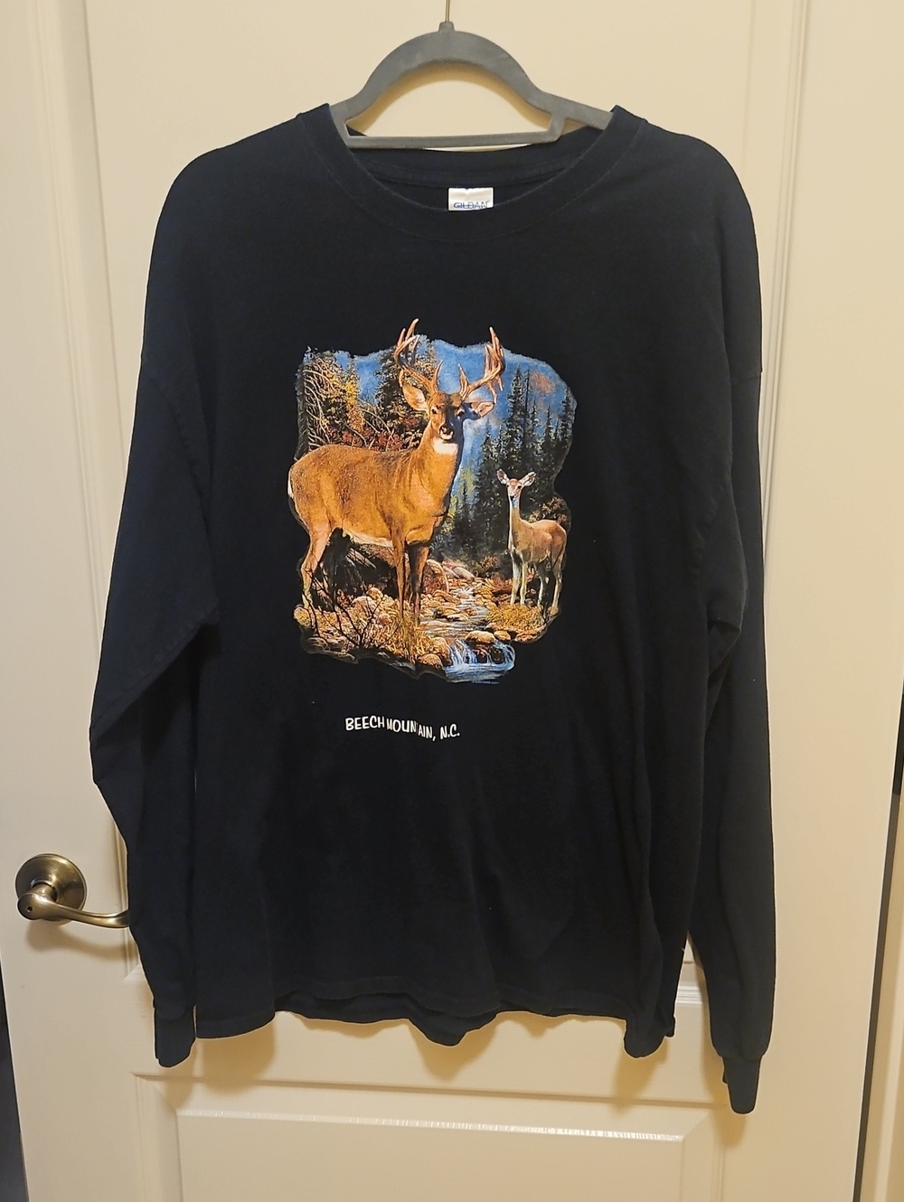 Hunting Shirt By GILDAN DEER SCENE size XL Long Sleeves